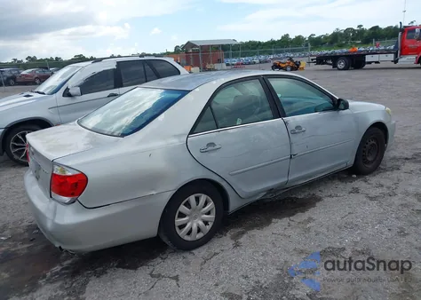 2005 Toyota Camry Std z USA, uszkodzony, nr VIN 4T1BE32K85U974198